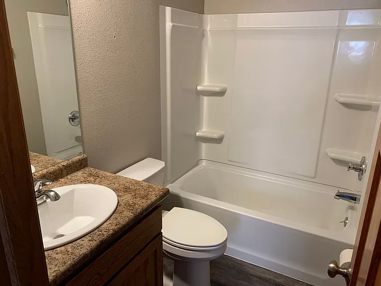 1004 Main St — Photo 16