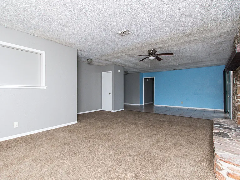 1520 McCarthy Ave — Photo 2