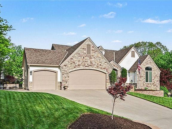 2nd image of 527 Canyon Dr