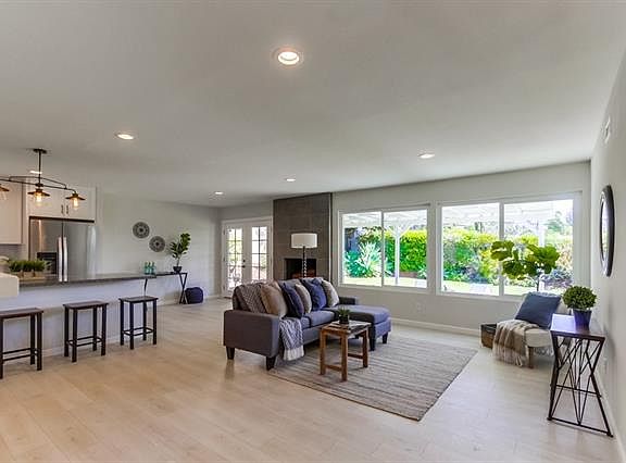 3rd image of 6945 Cowles Mountain Blvd