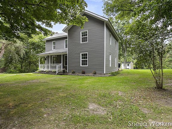 2nd image of 1083 Arlington Ct