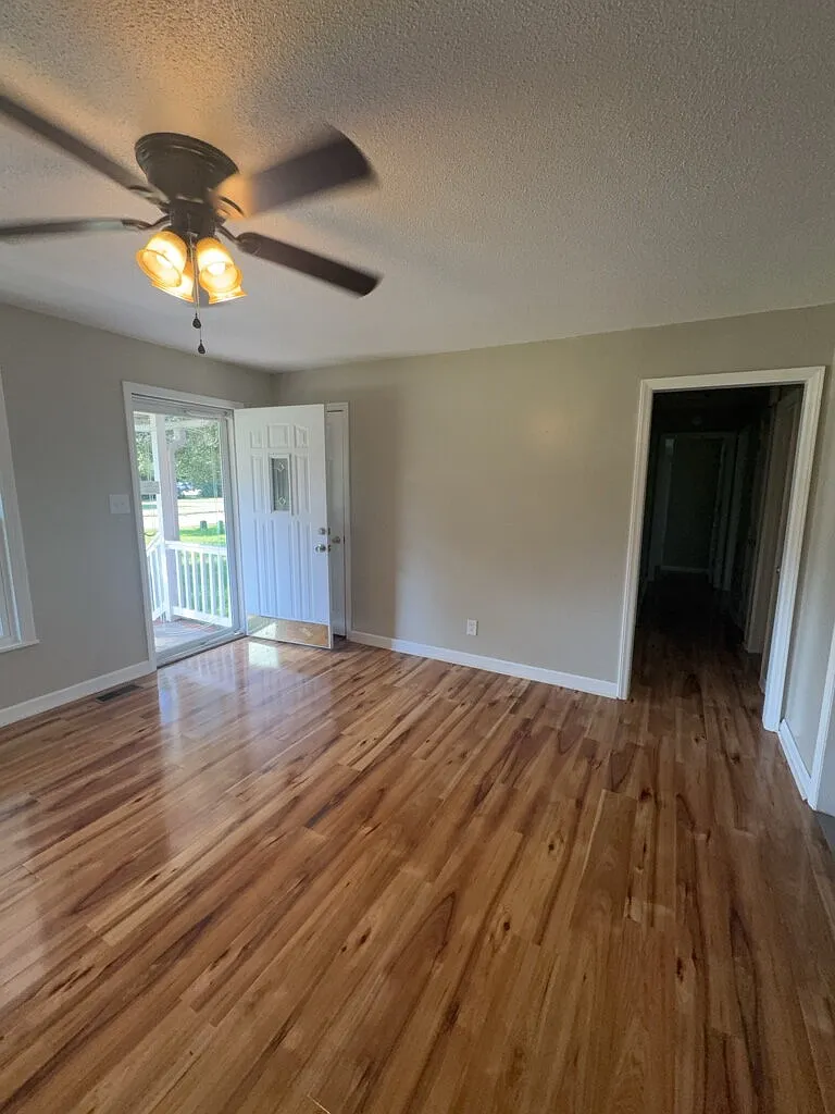 3 bed, 1.5 bath, 1545 sqft, $1,350 — Photo 3