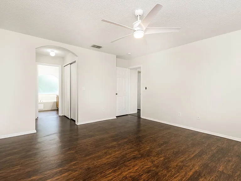 1231 Heather Lake Dr — Photo 11