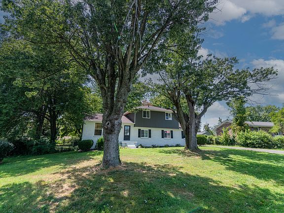 3rd image of 2711 E Copeland Ct