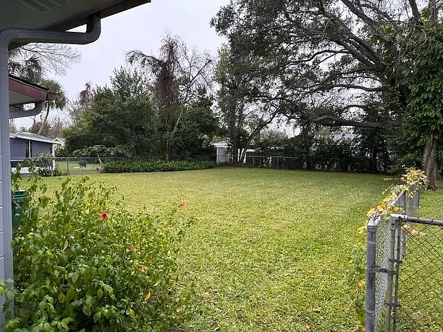 Howard Dr — Photo 14