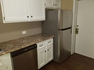 372 Pierson St APT B, Crystal Lake, IL 60014