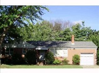 4 Commander Dr, Hampton, VA 23666