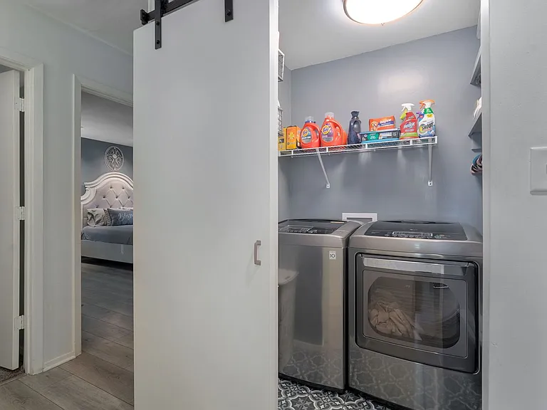 2351 S Rogers Ave — Photo 22