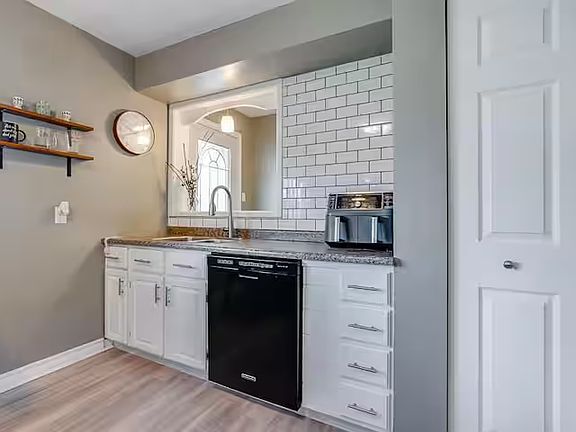 3rd image of 132 Ellen Ave