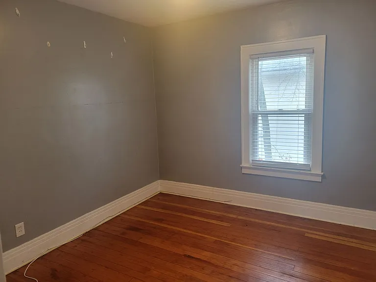 126 Flanders St — Photo 8