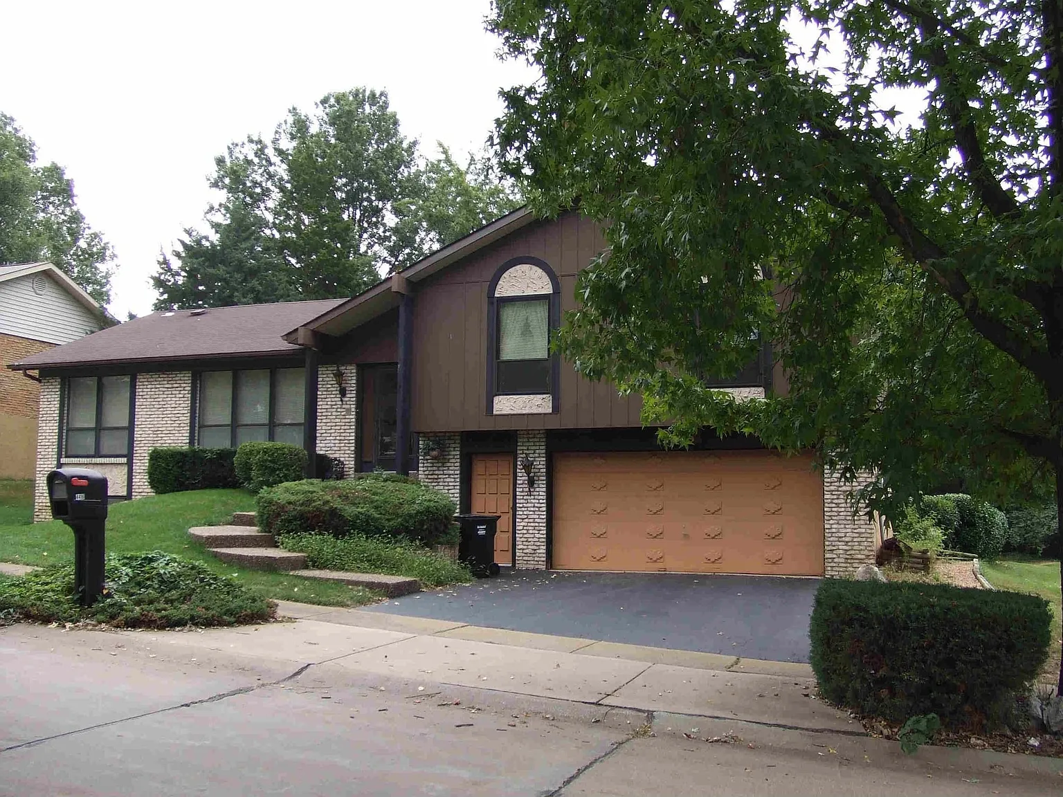 4416 Vermilion Dr photo 1