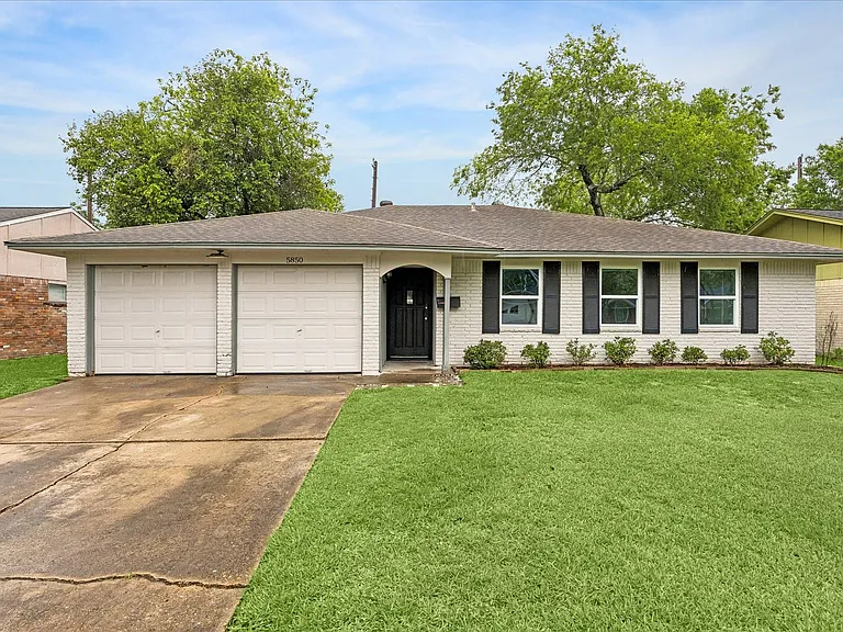 5850 Southminster Dr — Photo 1
