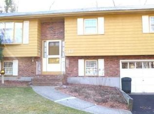 112 Oak Crest Dr, North Attleboro, MA 02760