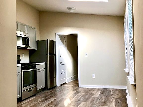 2nd image of 1046 Northampton St APT 3