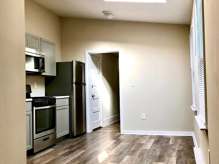 1046 Northampton St #3 — Photo 2