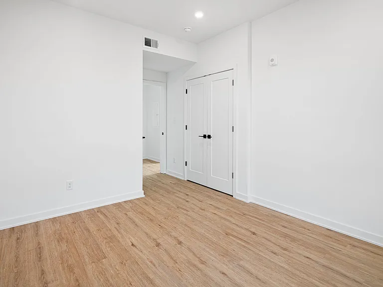 Moore House Apartments — Photo 15