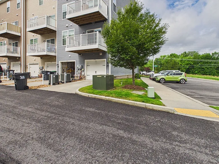 5931 Laurel Bed Ln #B — Photo 37