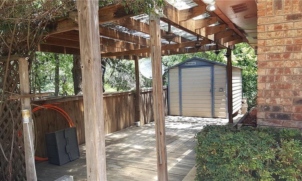 2nd image of 1625 Daywood Ln
