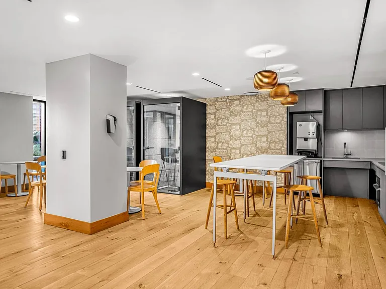 10 City Point #32G — Photo 17