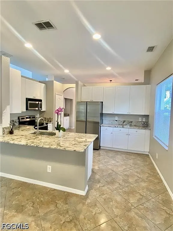 3 bed, 2.5 bath, 1847 sqft, $2,600 — Photo 2