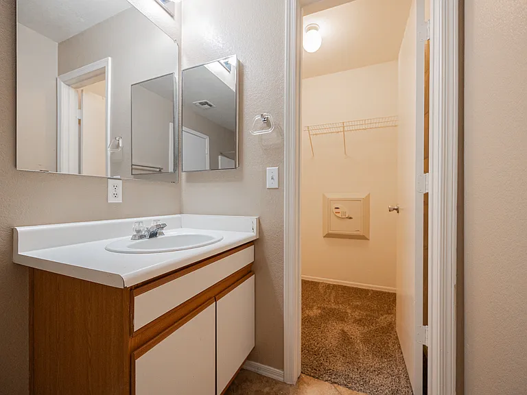 6413 W Elwood St — Photo 12