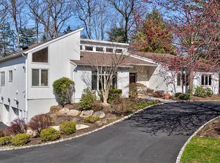 35 Hemlock Rd, Livingston, NJ 07039