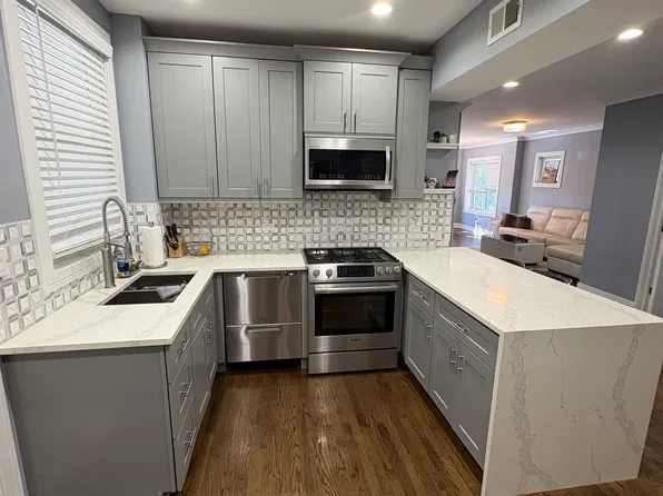 3145 N Lamon Ave #2S, Chicago, IL 60641