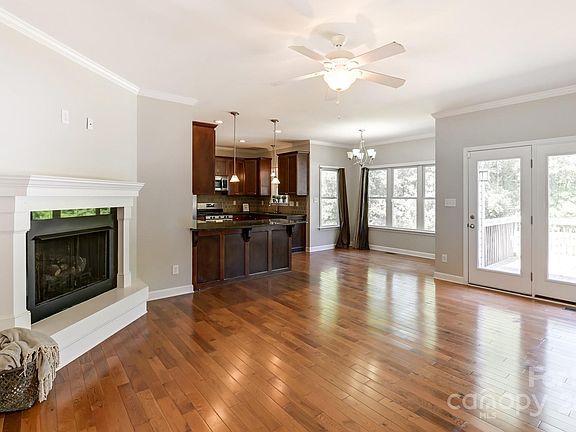 4th image of 220 Antelope Dr
