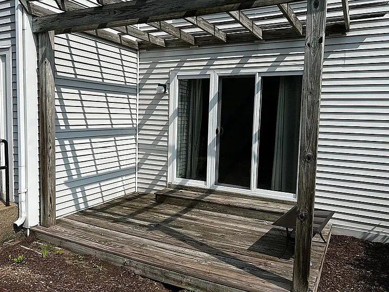 32 Salem Pl — Photo 2