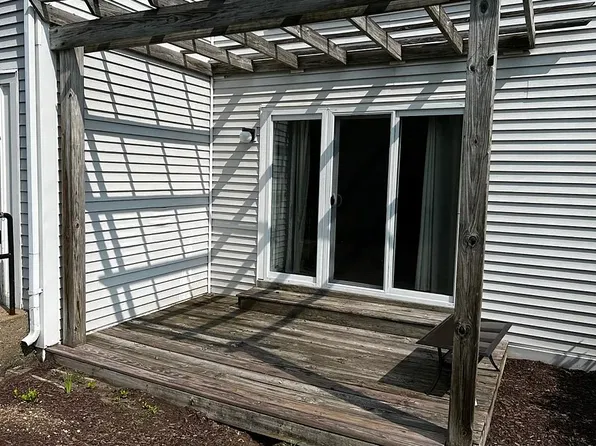32 Salem Pl, Amherst, MA 01002