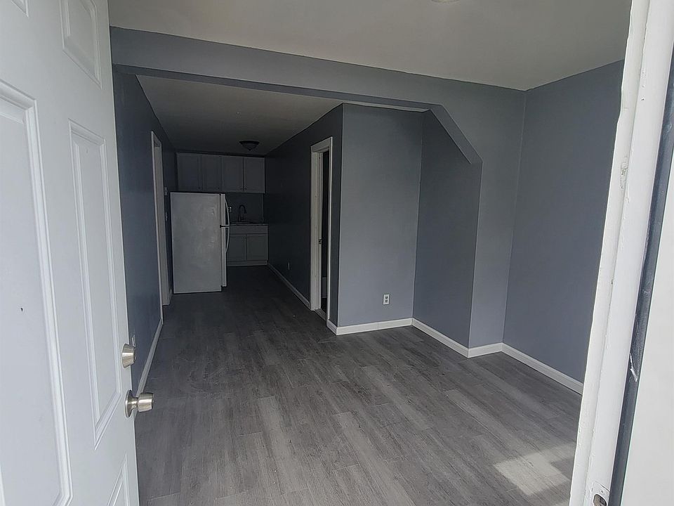 2nd image of 208 Main St APT E