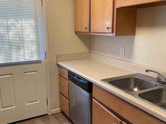 3rd image of 2001 W 10th St APT D