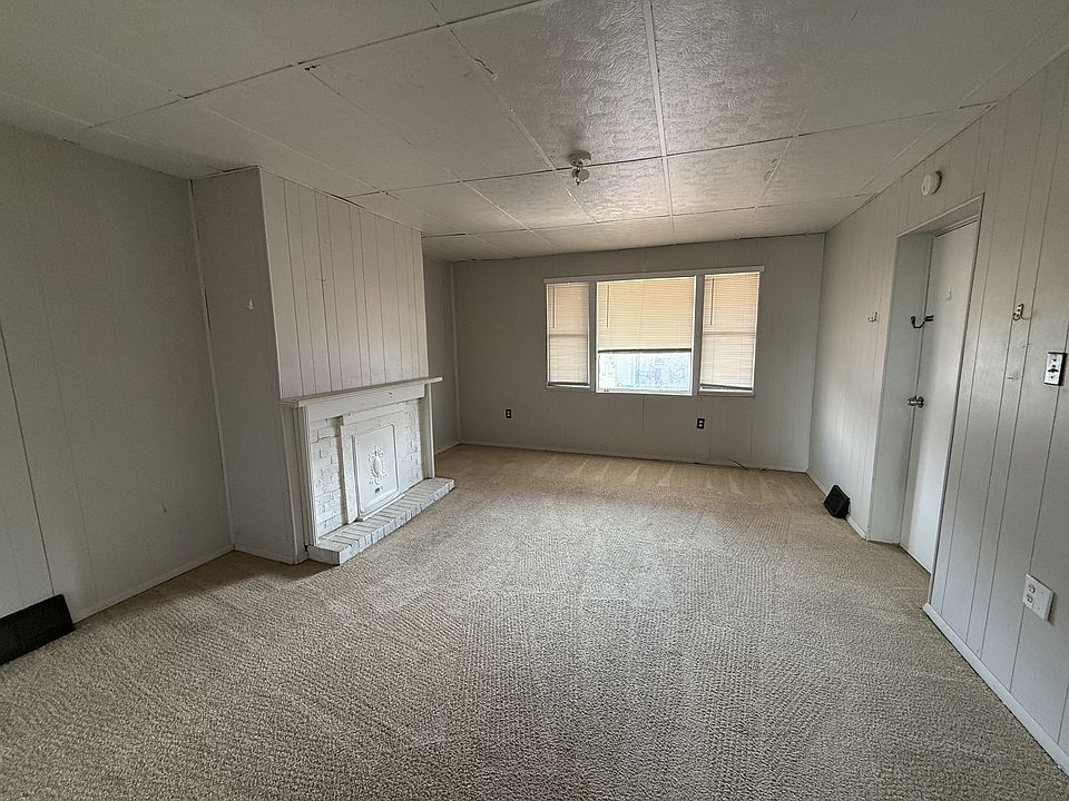 2nd image of 1421 2nd Ave #1