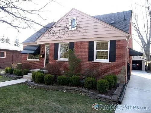 1566 Taunton Rd photo 1