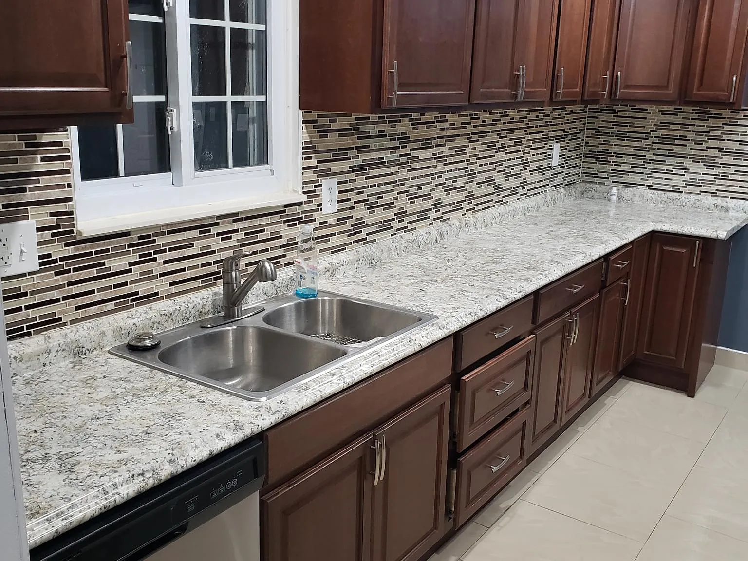 3 bed, 1120 sqft, $1,599 — Photo 2