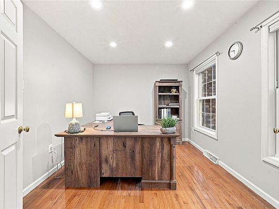 5th image of 106 Greenfield Dr
