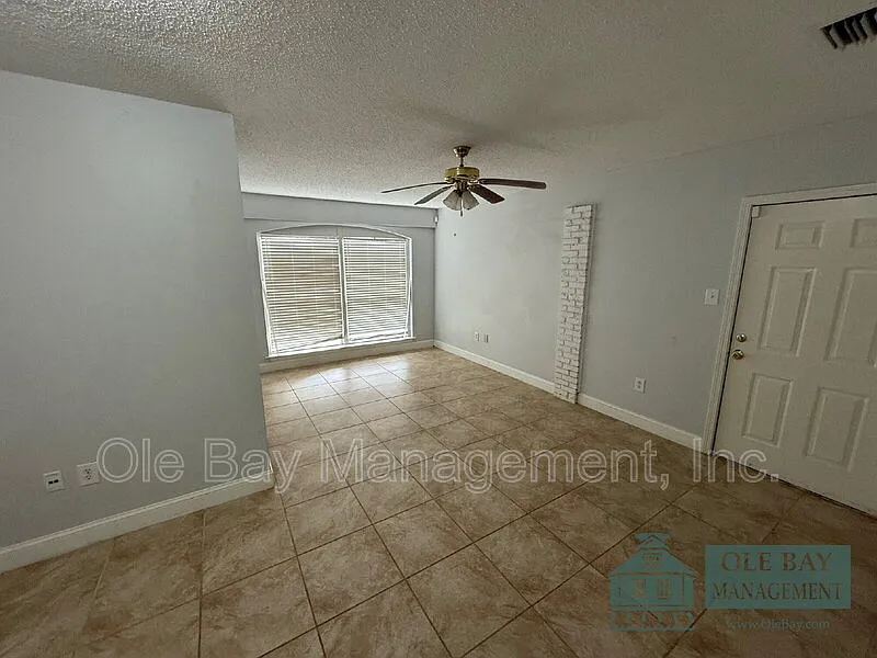Studio, 2.0 bath, $1,300 — Photo 2