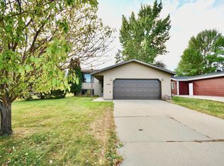 2503 33rd Ave S, Moorhead, MN 56560