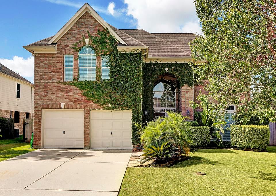 1st image of 2101 Silverthorn Ln