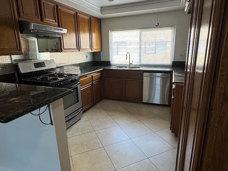 905 Michelle Ct — Photo 5