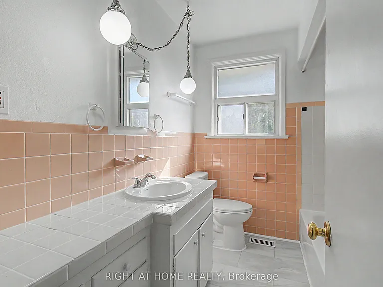 426 Seaton Dr #UPPER — Photo 20