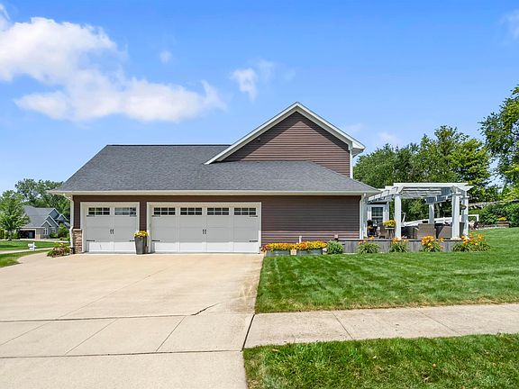 2nd image of 1101 Lakeview Dr