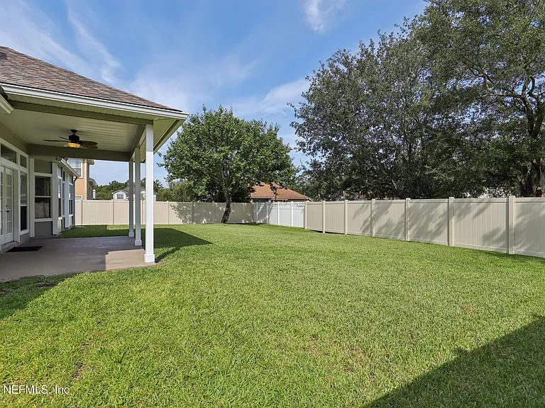 2070 Thornhill Dr — Photo 3