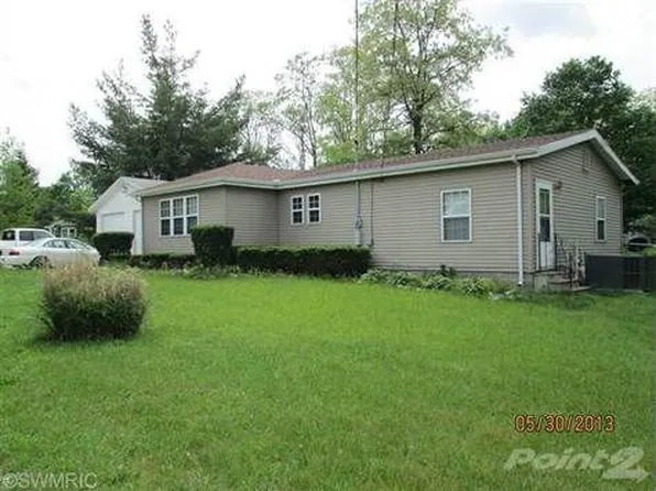 7784 Pokagon Rd, Berrien Center, MI 49102