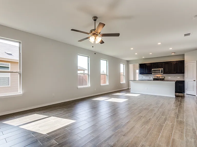 717 Presidio St — Photo 4