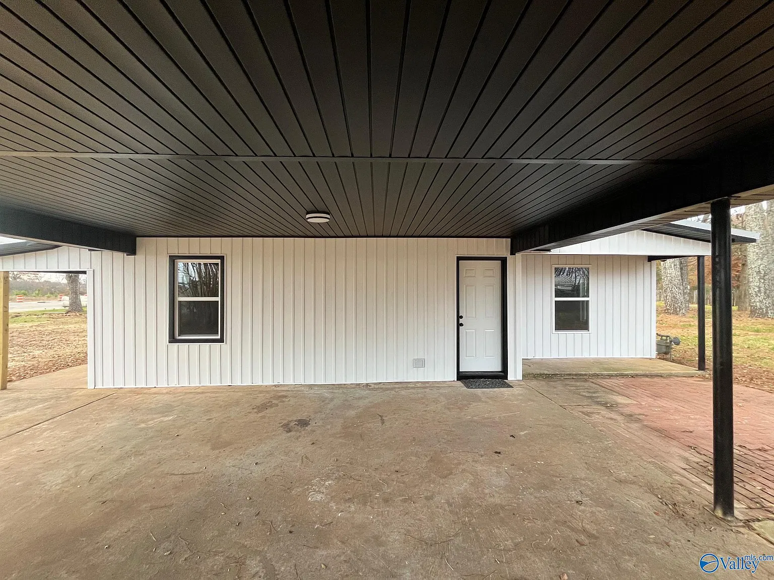 3 bed, 2.0 bath, 1724 sqft, $1,700 — Photo 2