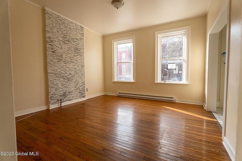 3rd image of 3202 6th Avenue