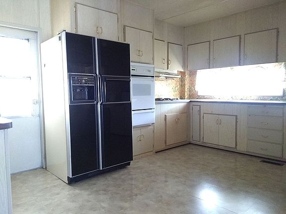 3rd image of 211 Doolittle Dr