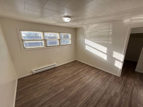 5th image of 635A Thompson Ave NE