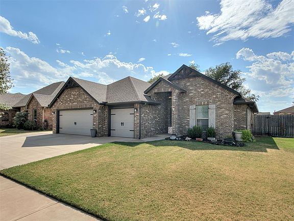 3rd image of 2201 Sycamore Creek Ave